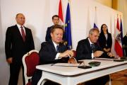 La firma dell'accordo