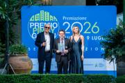 Antonio Sileo riceve il premio da Chicco Testa
