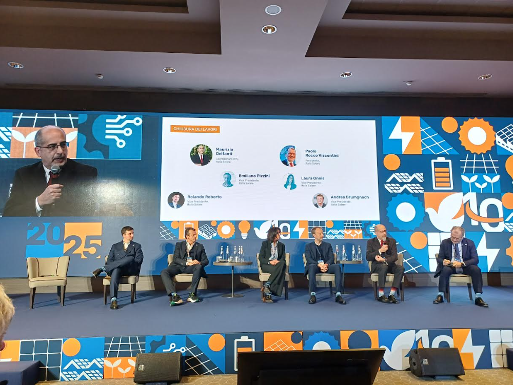 Fotovoltaico, la ricerca dell'attenzione politica