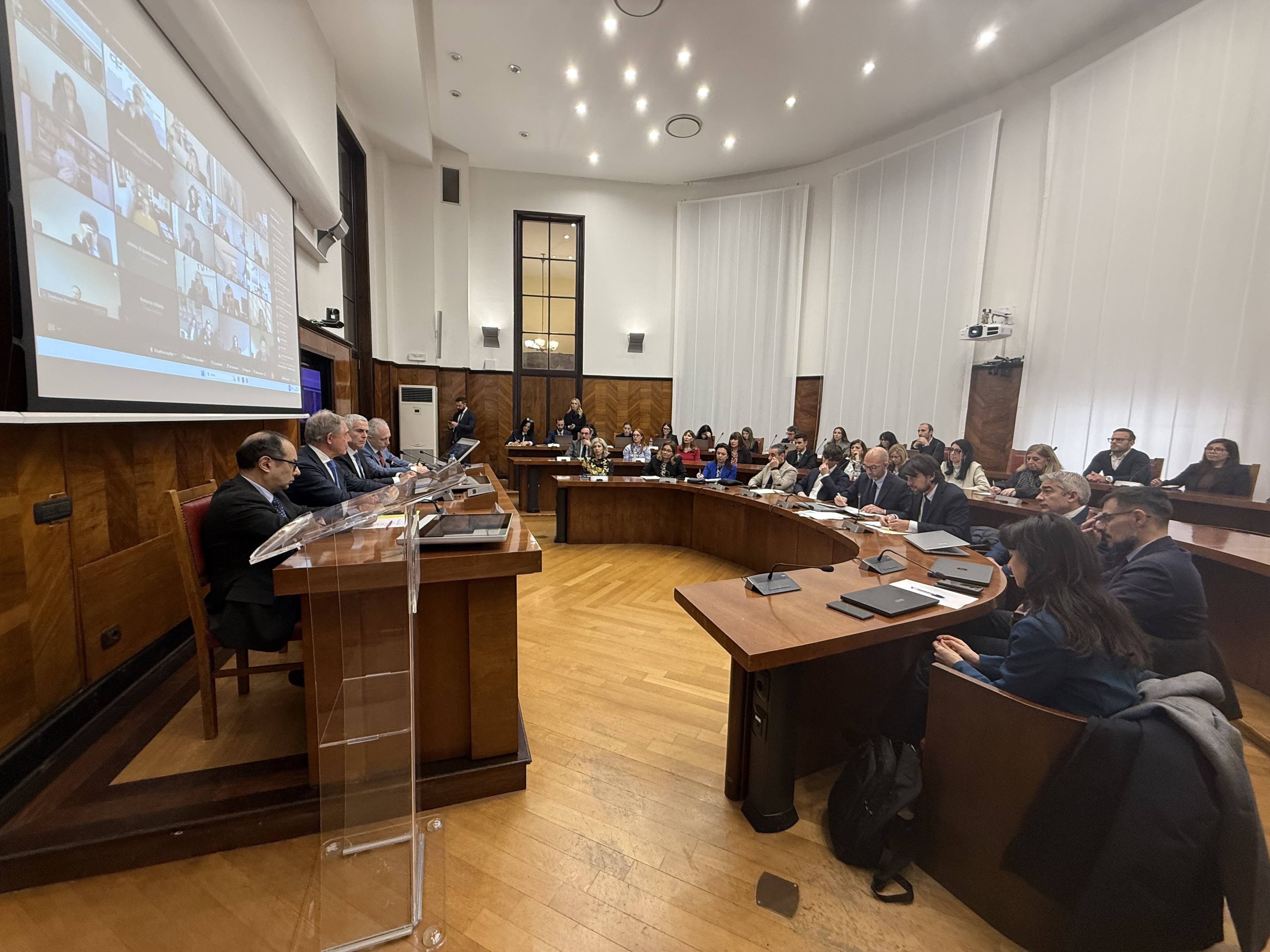 Carburanti, Urso: “piano operativo con il Mef per controlli della Guardia di finanza”